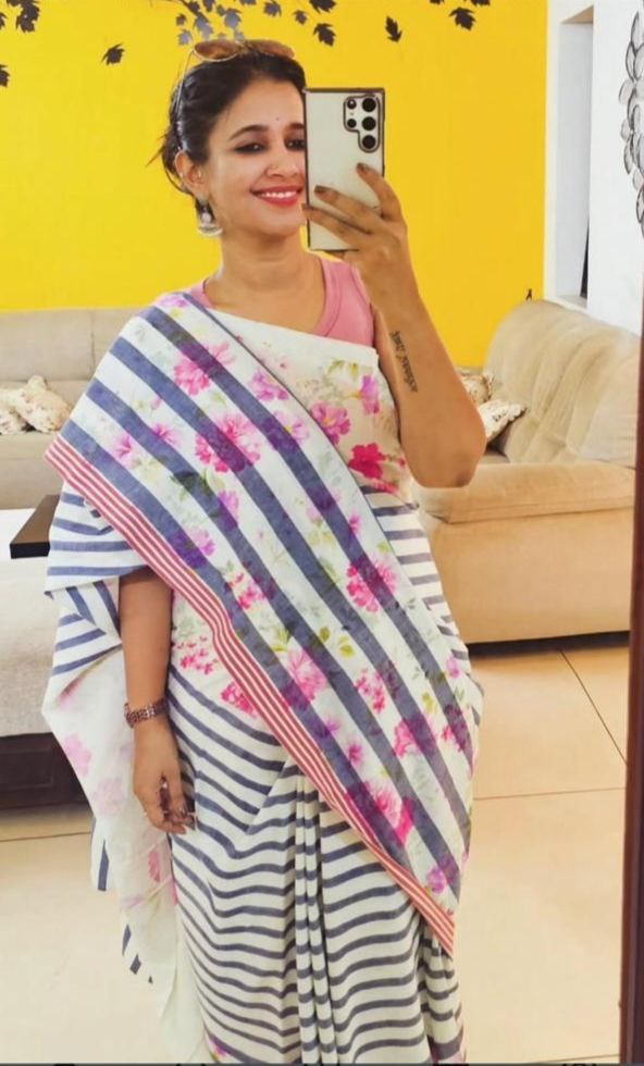 LOOK UNIQUE IN CROWD LINEN COTTON SAREE