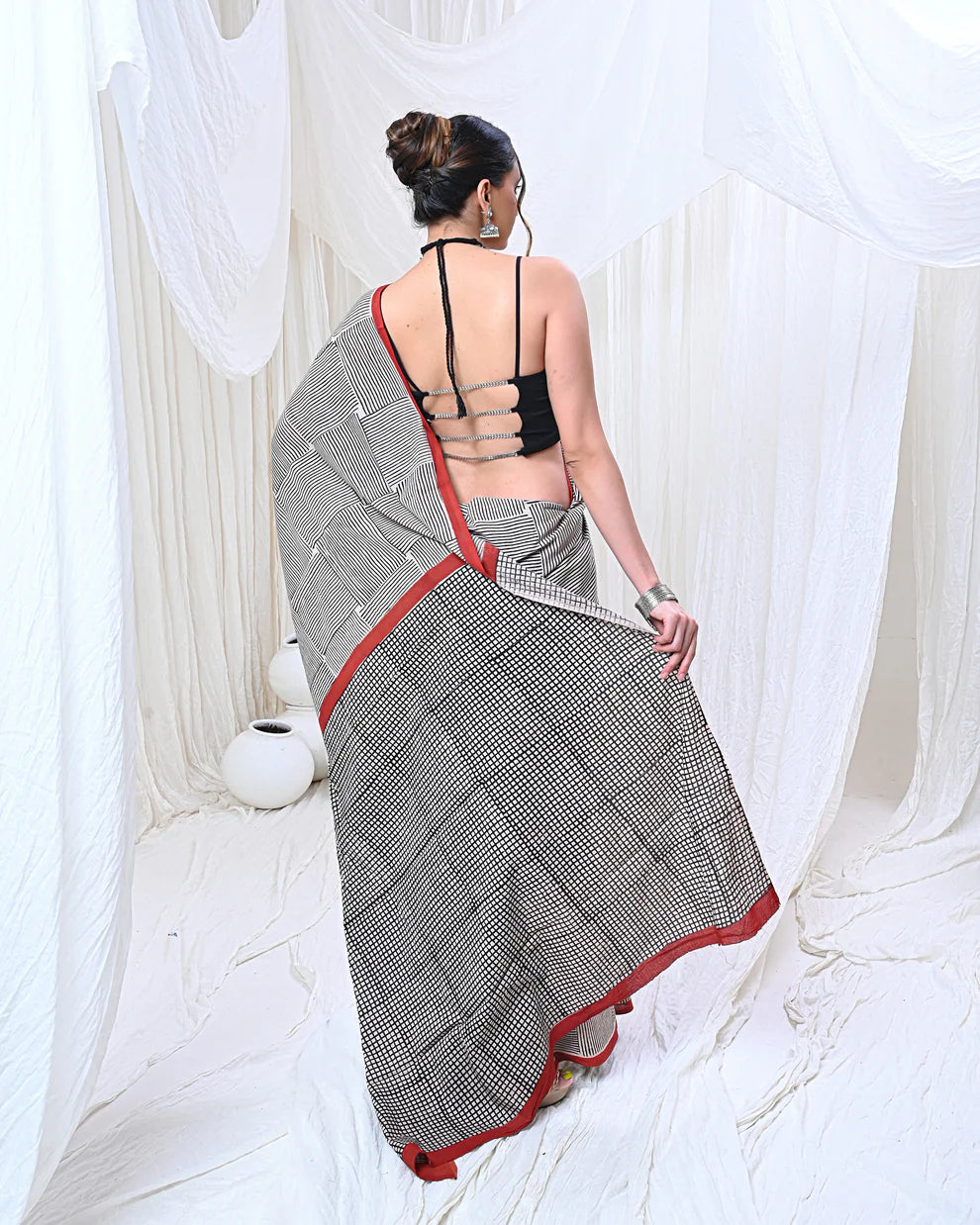 LADKI BADI ANJANI WALE PREMIUM COTTON SAREE